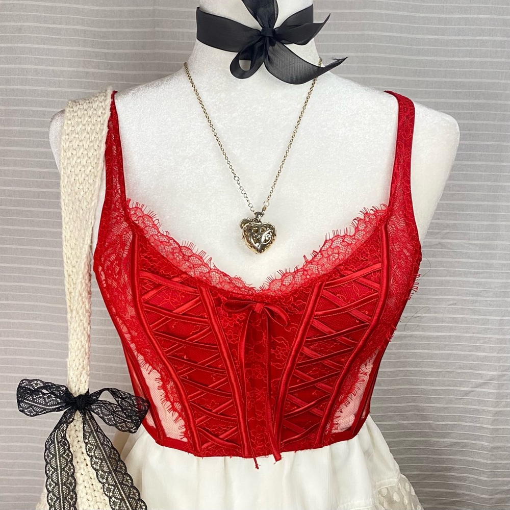 ♡ corset style top with boning & floral lace ♡